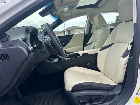 Used 2022 Lexus ES 300h w/ Premium Package FWD image 11