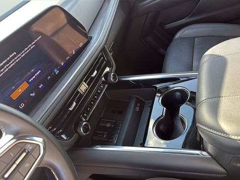 Used 2025 Chevrolet Tahoe LT RWD image 20