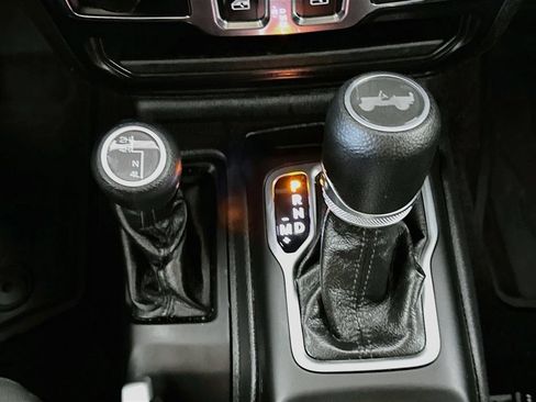Used 2021 Jeep Wrangler Sport AWD/4WD image 16