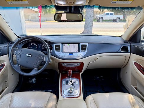 Used 2012 Hyundai Genesis 3.8 w/ Premium Pkg RWD image 6