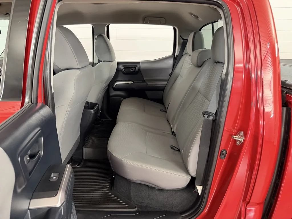 Used 2016 Toyota Tacoma SR5 w/ SR5 Appearance Package (SN) AWD/4WD image 25