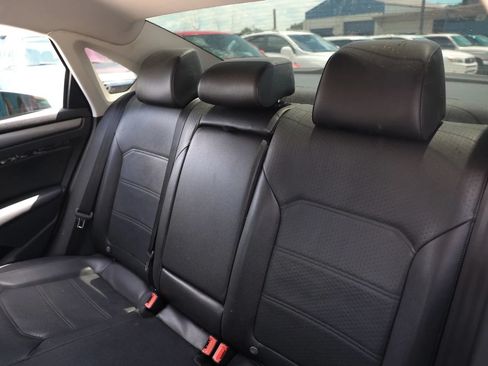 Used 2015 Volkswagen Passat 1.8T SE FWD image 19