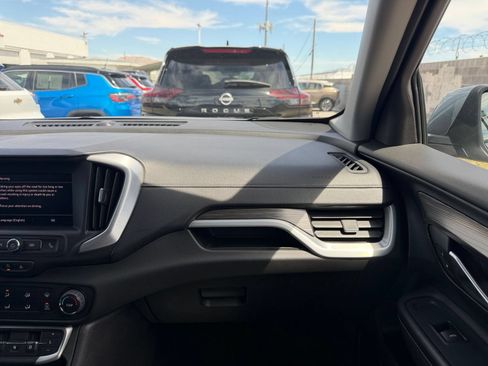 Used 2024 GMC Terrain SLE FWD image 33