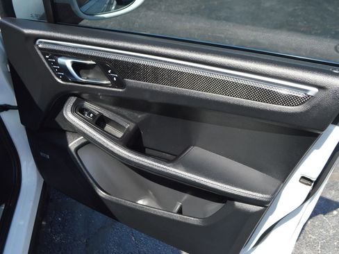Used 2017 Porsche Macan S AWD/4WD image 22
