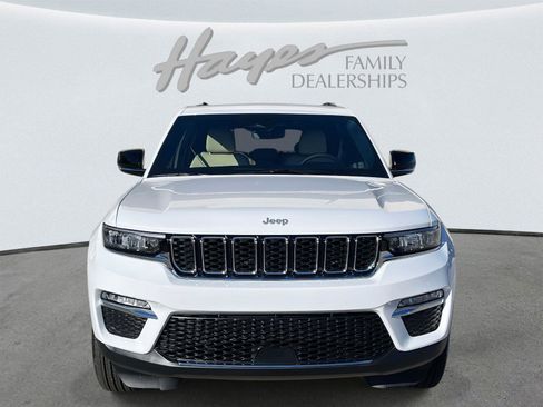 Used 2025 Jeep Grand Cherokee Limited image 6