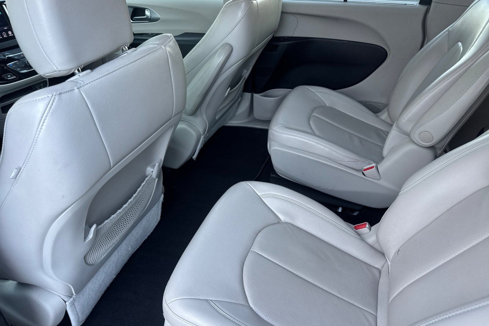 Used 2018 Chrysler Pacifica Touring-L FWD image 15