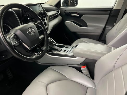 Used 2021 Toyota Highlander XLE image 15
