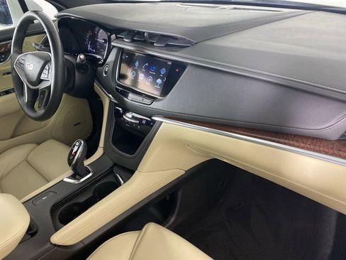 Used 2017 Cadillac XT5 Luxury w/ Driver Awareness Package image 32