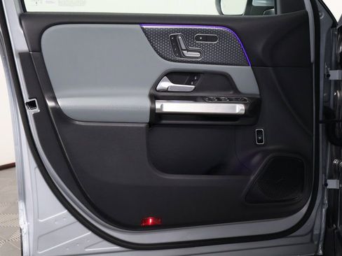 New 2026 Mercedes-Benz GLB 250 image 7