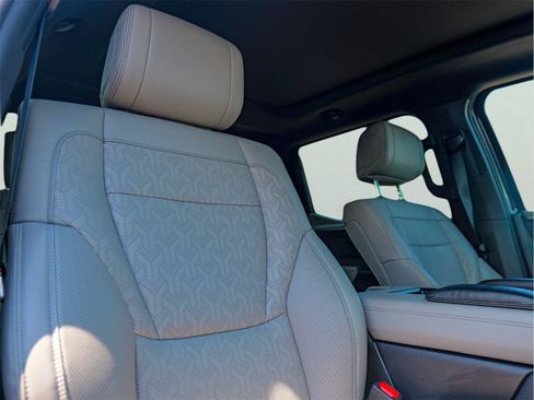 Used 2025 Toyota Tundra Limited AWD/4WD image 15