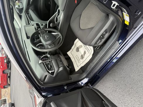 Used 2021 Toyota Camry LE image 9