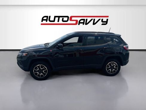 Used 2025 Jeep Compass Trailhawk AWD/4WD image 4