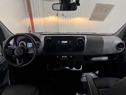 Used 2022 Mercedes-Benz Sprinter 2500 image 13