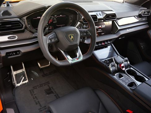Used 2025 Lamborghini Urus SE AWD/4WD image 11