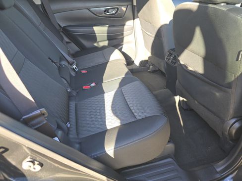 Used 2018 Nissan Rogue SV image 18