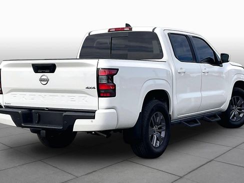 Used 2025 Nissan Frontier SV AWD/4WD image 12