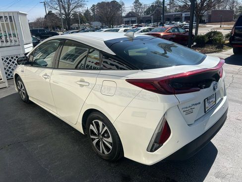 Used 2018 Toyota Prius Prime Premium image 5