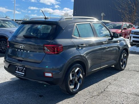 Used 2023 Hyundai Venue SEL image 6