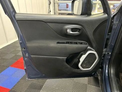 Used 2021 Jeep Renegade Latitude AWD/4WD image 10