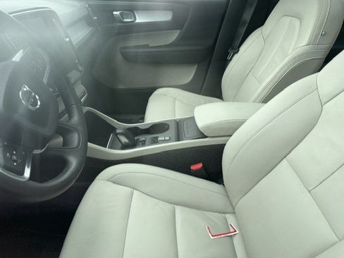 Used 2019 Volvo XC40 T5 Momentum AWD/4WD image 7