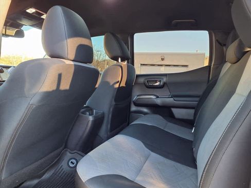 Used 2022 Toyota Tacoma TRD Sport image 22