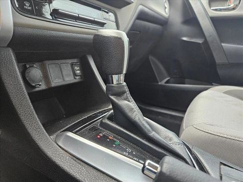 Used 2018 Toyota Corolla LE image 11