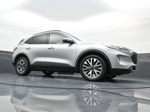 Used 2020 Ford Escape Titanium image 21