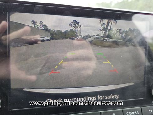 Used 2023 Nissan Rogue SV image 9