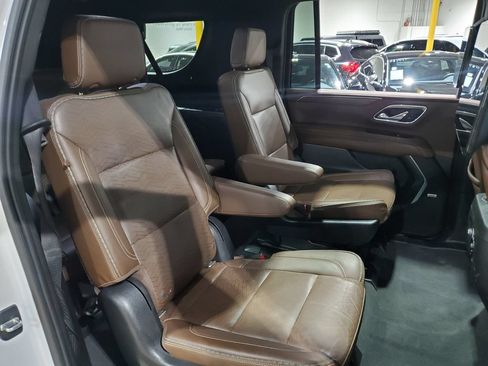 Used 2021 Chevrolet Suburban High Country w/ Premium Package RWD image 19