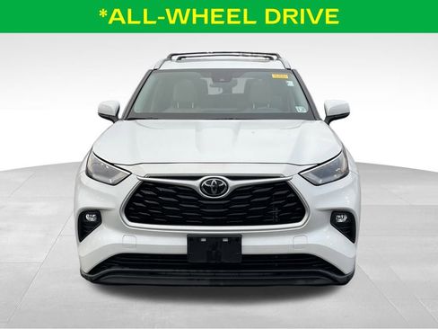 Used 2022 Toyota Highlander XLE image 3