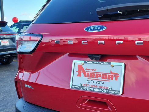 Used 2022 Ford Escape SEL image 7