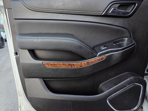 Used 2020 Chevrolet Suburban Premier w/ Premier Plus Edition image 23