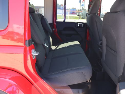 Used 2025 Jeep Wrangler Unlimited Sahara w/ Safety Group AWD/4WD image 11