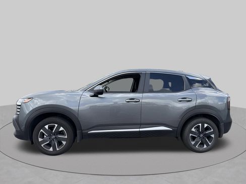 Used 2025 Nissan Kicks SV AWD/4WD image 2