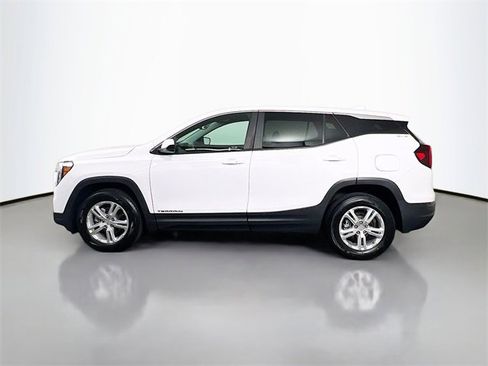 Used 2022 GMC Terrain SLE image 6