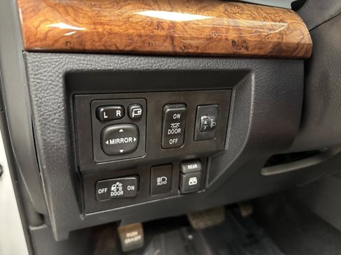 Used 2018 Toyota Tundra Platinum AWD/4WD image 27