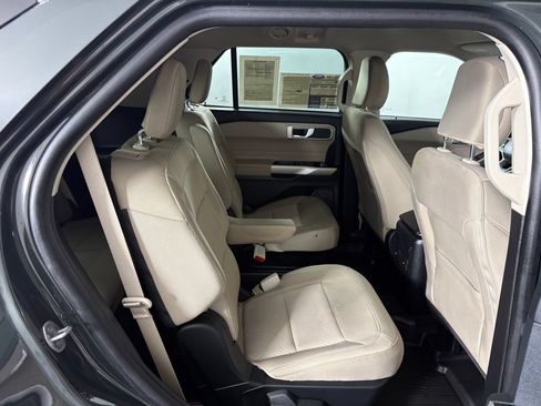 Used 2023 Ford Explorer XLT AWD/4WD image 36
