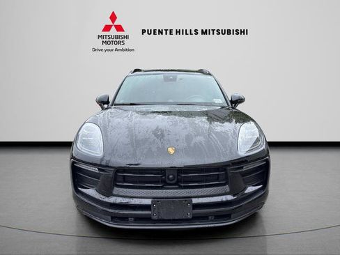 Used 2022 Porsche Macan AWD/4WD image 2
