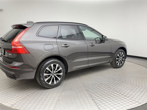 Certified 2025 Volvo XC60 B5 Plus image 2
