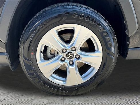 Used 2021 Toyota RAV4 XLE w/ Convenience Package FWD image 34