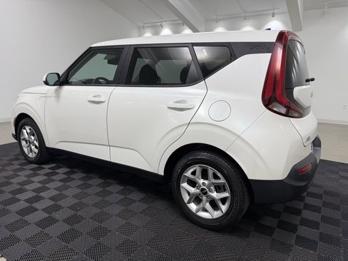 Used 2022 Kia Soul LX w/ Technology Package image 5