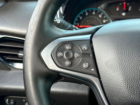 Used 2023 Chevrolet Traverse LT image 40