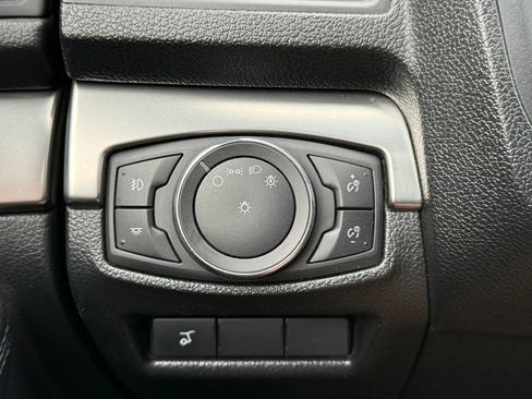 Used 2018 Ford Explorer XLT w/ Equipment Group 202A AWD/4WD image 30