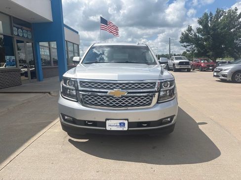 Used 2017 Chevrolet Suburban LT w/ LT Signature Package AWD/4WD image 2
