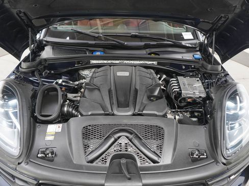 Used 2023 Porsche Macan S AWD/4WD image 31