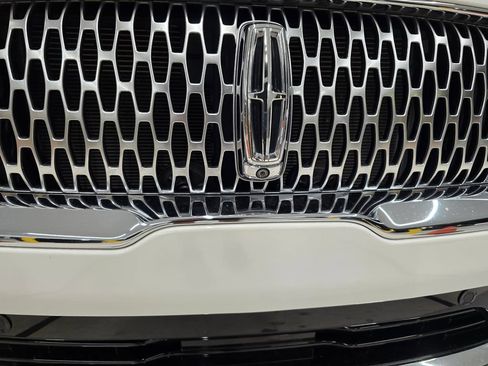 Used 2022 Lincoln Nautilus Black Label w/ Class II Trailer Tow Package AWD/4WD image 9