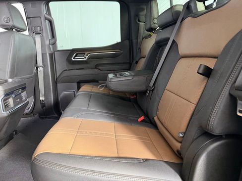 Used 2024 Chevrolet Silverado 1500 High Country w/ High Country Premium Package AWD/4WD image 27