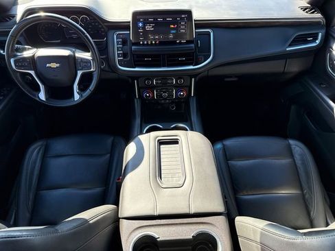 Used 2021 Chevrolet Suburban LT image 12