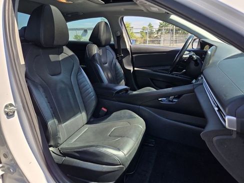 Used 2021 Hyundai Elantra Limited FWD image 16
