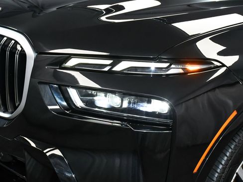 Used 2023 BMW X7 xDrive40i w/ M Sport Package AWD/4WD image 81